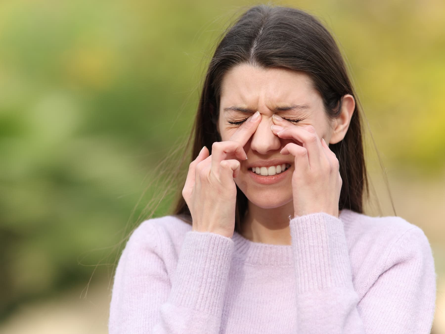 Saisonale allergische Konjunktivitis: Wie Sie die Symptome in den Griff bekommen