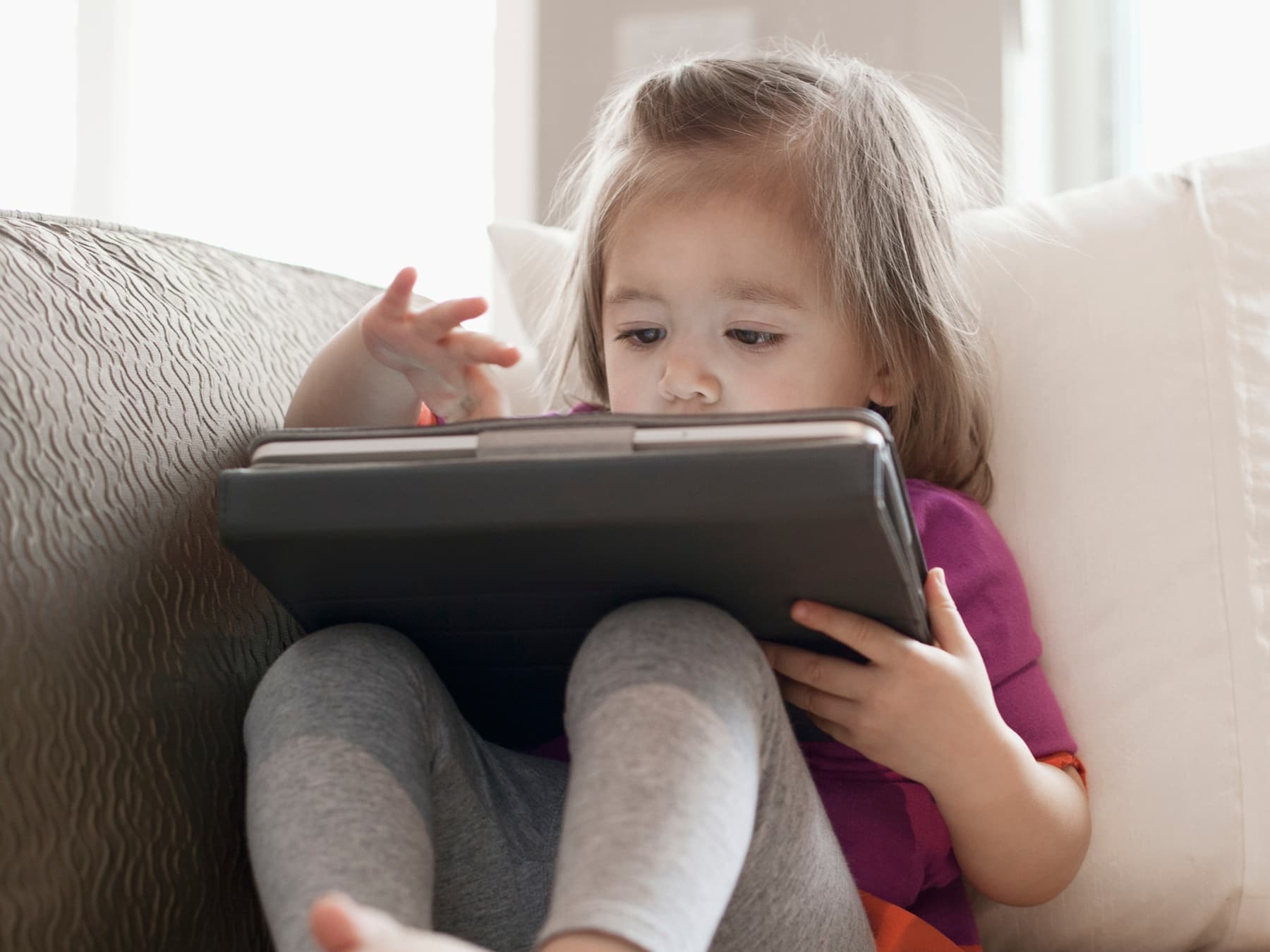 Die ersten zwei Jahre zählen: Keine Bildschirme für gesunde Augen 