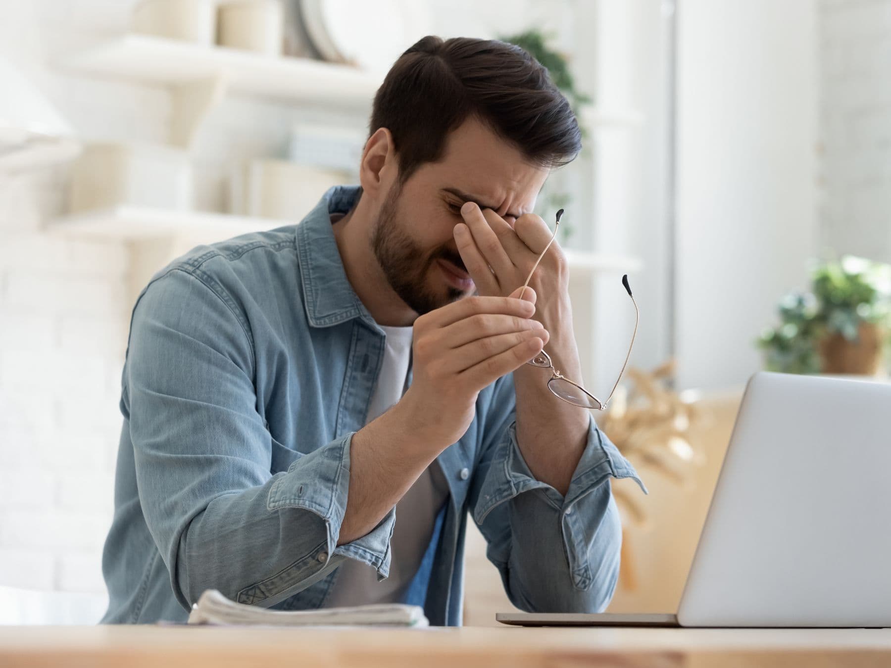 Ich habe einen Zylinder, kann mir eine Sehkorrektur-OP helfen? 