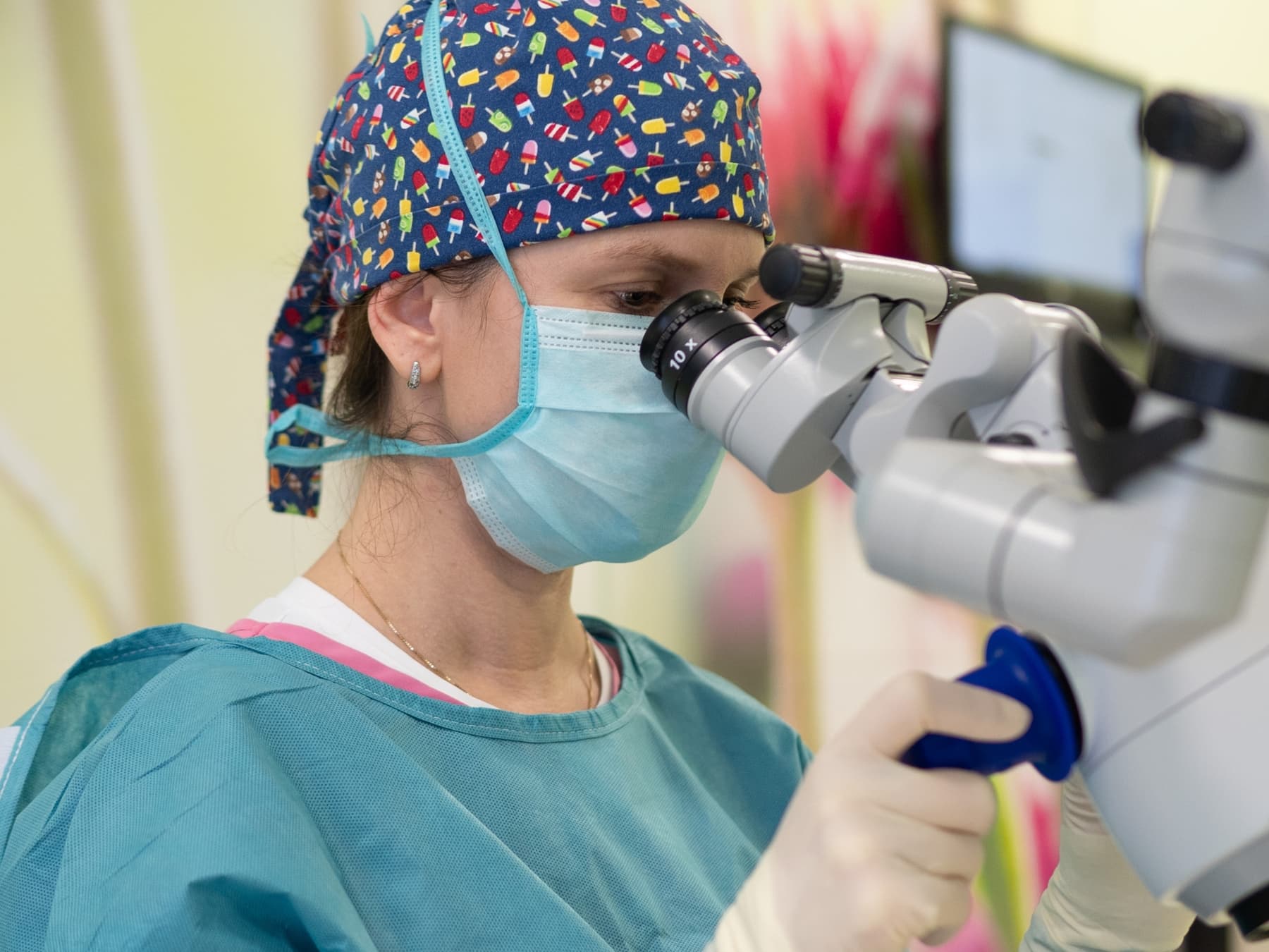 Wie führe ich eine chirurgische Lidkorrektur bzw. Blepharoplastik durch?